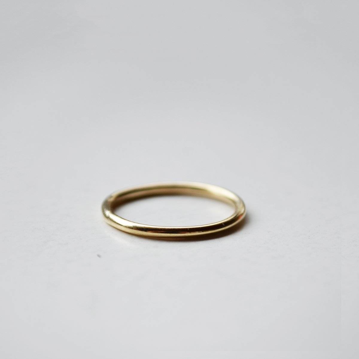 bal Eerbetoon ruilen Einfacher Ring dünn - 14 Karat Gold | Urbankissed - Marktplatz für  nachhaltige Mode
